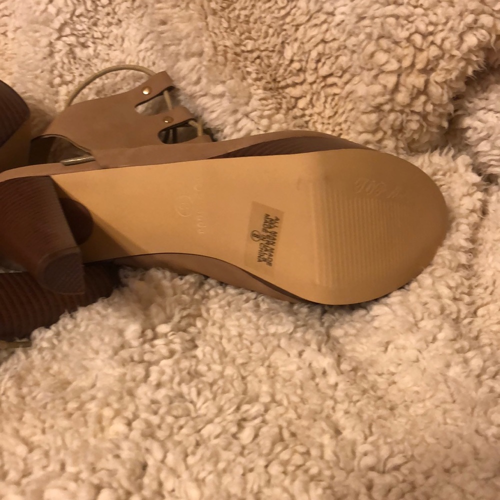 Heels - Picture 3 of 7